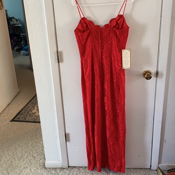 Vintage L. A. Glo red lace column long dress with scallop bodice and high slit - Picture 5 of 8
